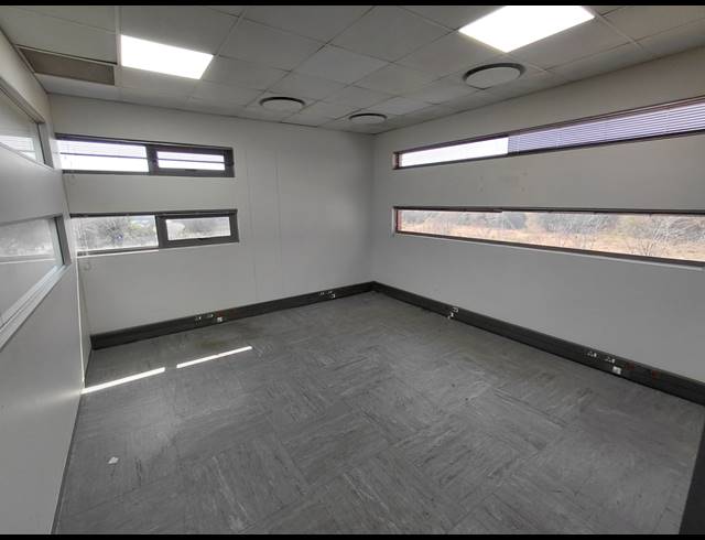 183M² OFFICE TO LET IN MIDRIDGE PARK